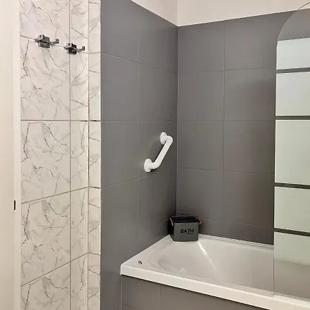 Bilocale Con Terrazzi Via Antonio Riva 3 By Lr Apartment *
