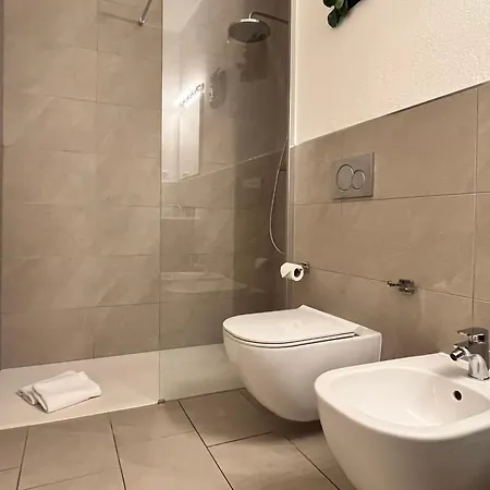 Апартаменти Bilocale Con Terrazzi Via Antonio Riva 3a By Lr *